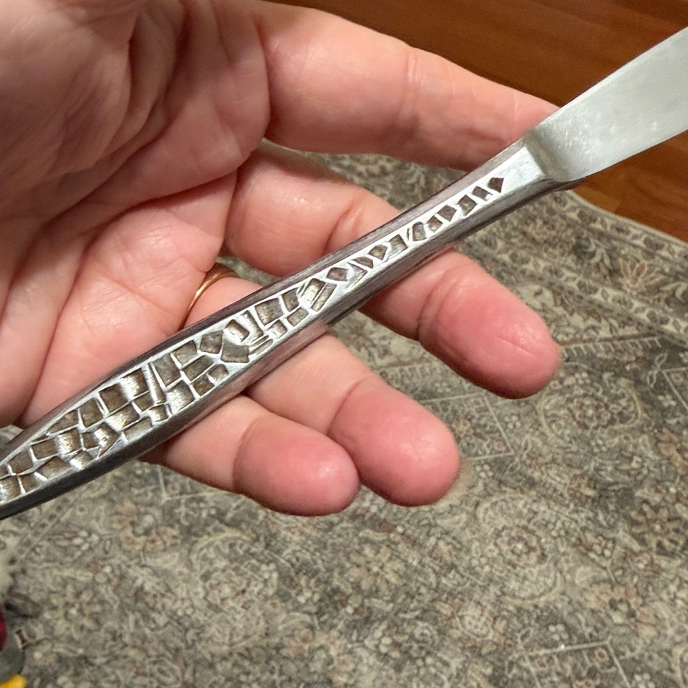Viners Stainless Steel Knives (silver in color)- Set of 6
